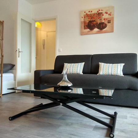 Budget Apart With Balcony And Great View Saint-Denis  Kültér fotó